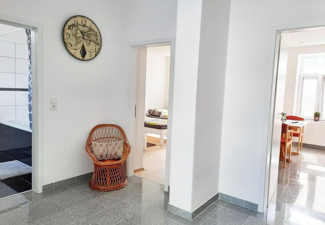 Work & In Kleve Iiii Apartment *