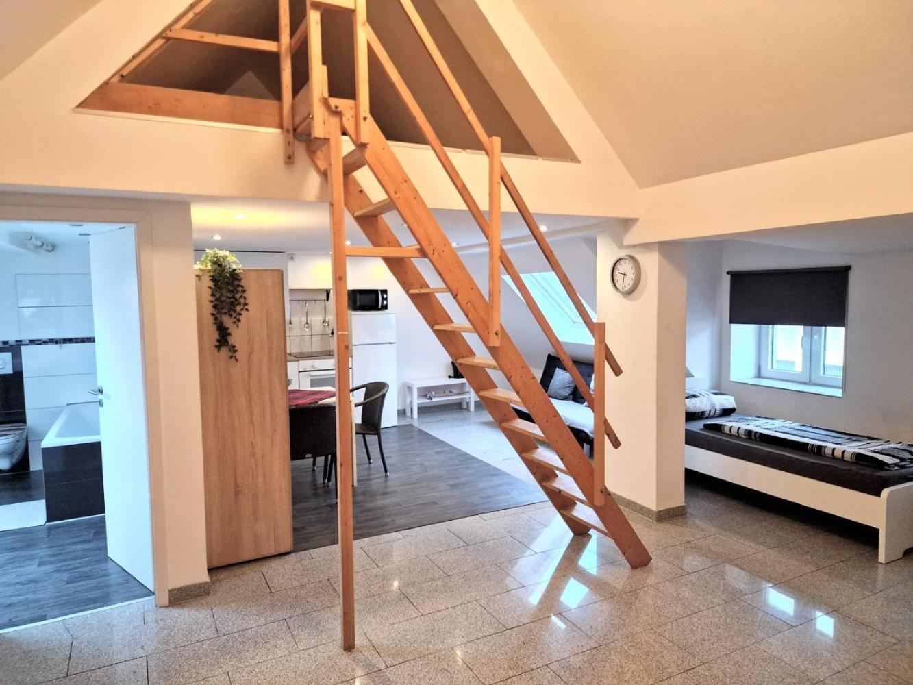 Work & In Kleve Iiii Apartment *